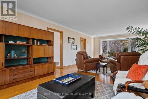 1021 Sydenham Road, Kingston (City Northwest), ON - Indoor Photo Showing Living Room