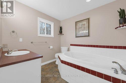 48 Fleming Road, Quinte West, ON - Indoor Photo Showing Bathroom