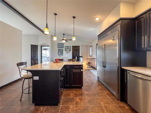 44 Kemville Crescent, Kemnay, MB - Indoor Photo Showing Kitchen With Stainless Steel Kitchen