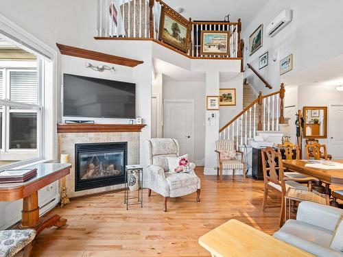 Salon - H-8 Rue Ste-Lucie, Sainte-Agathe-Des-Monts, QC - Indoor Photo Showing Living Room With Fireplace