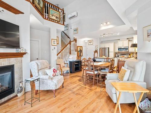 Salon - H-8 Rue Ste-Lucie, Sainte-Agathe-Des-Monts, QC - Indoor Photo Showing Living Room With Fireplace