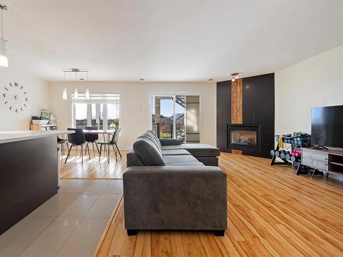 Overall view - 303-760 Rue Montmartre, Mascouche, QC - Indoor Photo Showing Living Room With Fireplace