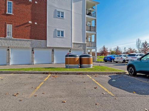 Parking - 303-760 Rue Montmartre, Mascouche, QC - Outdoor