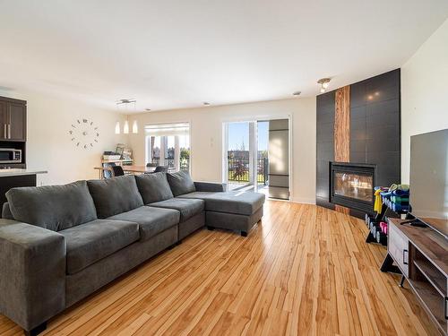 Living room - 303-760 Rue Montmartre, Mascouche, QC - Indoor Photo Showing Living Room With Fireplace