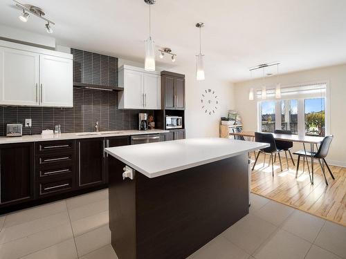 Kitchen - 303-760 Rue Montmartre, Mascouche, QC - Indoor Photo Showing Kitchen With Upgraded Kitchen