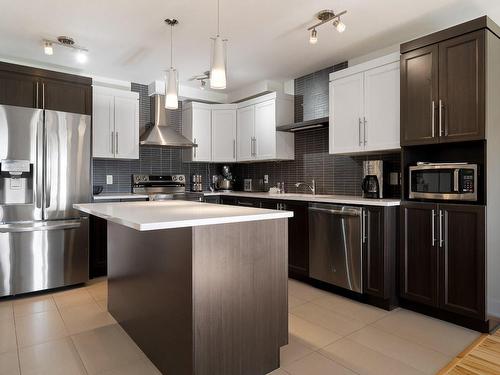 Kitchen - 303-760 Rue Montmartre, Mascouche, QC - Indoor Photo Showing Kitchen With Upgraded Kitchen