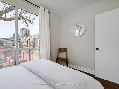 5-36 Yorkminster Rd, Toronto, ON - Indoor Photo Showing Bedroom