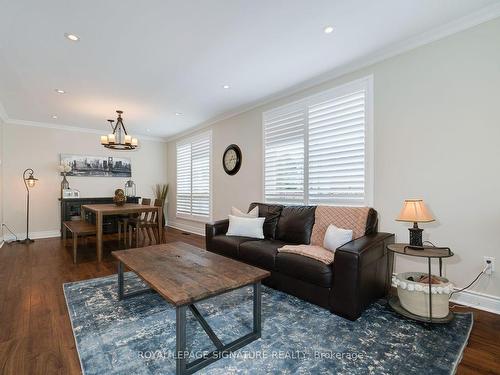 5-36 Yorkminster Rd, Toronto, ON - Indoor Photo Showing Living Room