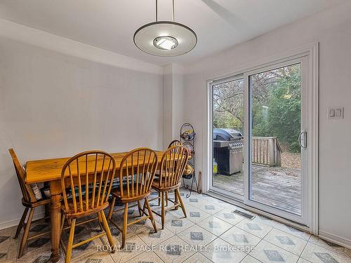 31 Cady Crt, Aurora, ON - Indoor Photo Showing Dining Room