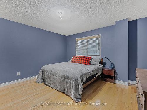 31 Cady Crt, Aurora, ON - Indoor Photo Showing Bedroom