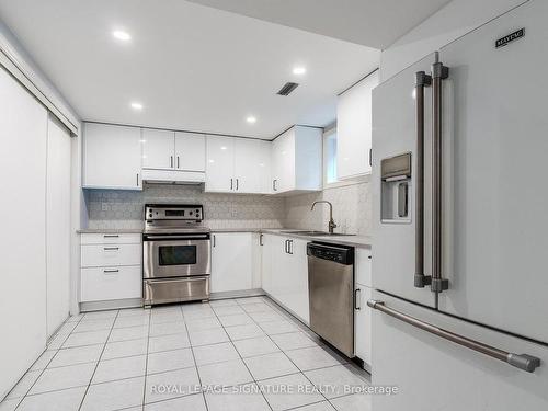 6 Robert St, Markham, ON - Indoor Photo Showing Kitchen