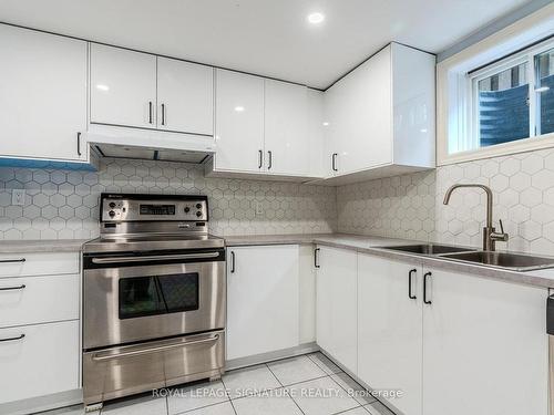 6 Robert St, Markham, ON - Indoor Photo Showing Kitchen With Double Sink With Upgraded Kitchen