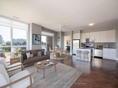 531-7608 Yonge St, Vaughan, ON - Indoor Photo Showing Living Room