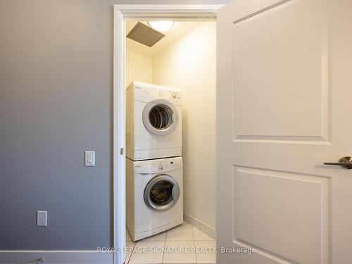 531-7608 Yonge St, Vaughan, ON - Indoor Photo Showing Laundry Room