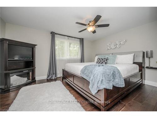 2-669 Francis Rd, Burlington, ON - Indoor Photo Showing Bedroom