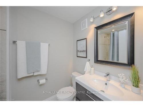 2-669 Francis Rd, Burlington, ON - Indoor Photo Showing Bathroom