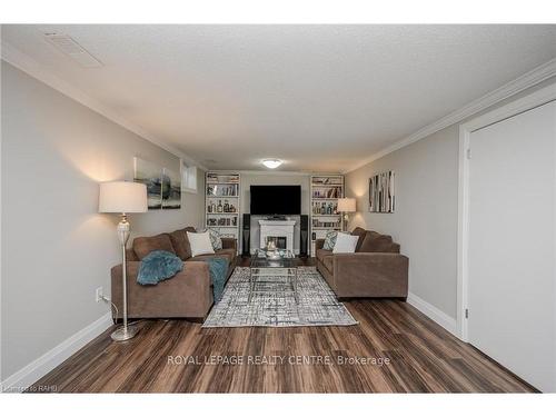 2-669 Francis Rd, Burlington, ON - Indoor Photo Showing Living Room