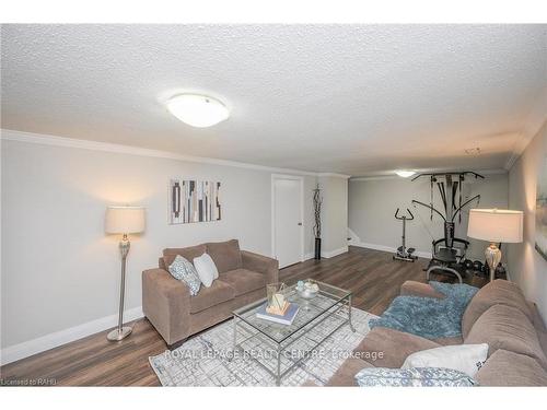 2-669 Francis Rd, Burlington, ON - Indoor Photo Showing Living Room