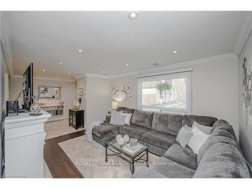 2-669 Francis Rd, Burlington, ON - Indoor Photo Showing Living Room