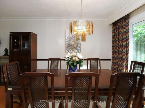 3338 Enniskillen Circ, Mississauga, ON - Indoor Photo Showing Dining Room