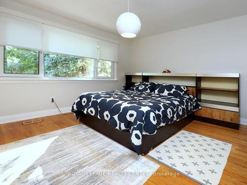 3338 Enniskillen Circ, Mississauga, ON - Indoor Photo Showing Bedroom