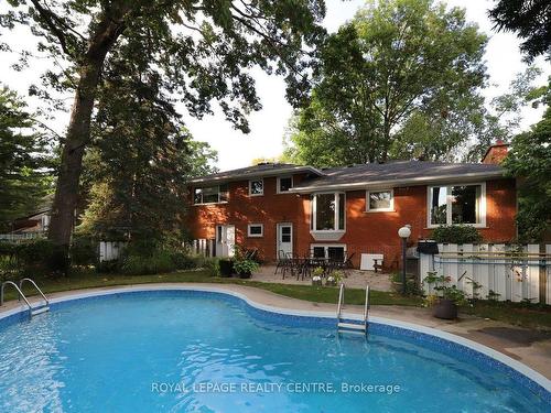 3338 Enniskillen Circ, Mississauga, ON - Outdoor With In Ground Pool With Backyard