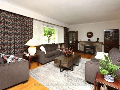 3338 Enniskillen Circ, Mississauga, ON - Indoor Photo Showing Living Room With Fireplace