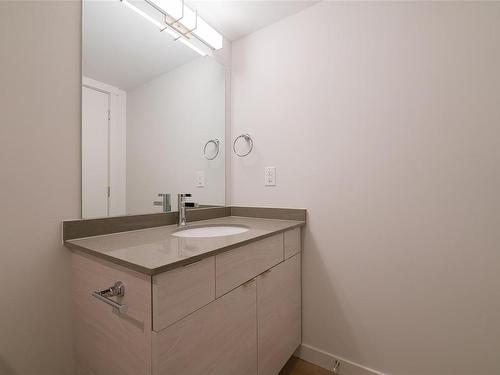 213-4820 Cedar Ridge Pl, Nanaimo, BC - Indoor Photo Showing Bathroom