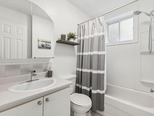 Bathroom - 49 Rue Walker, Gatineau (Buckingham), QC - Indoor Photo Showing Bathroom