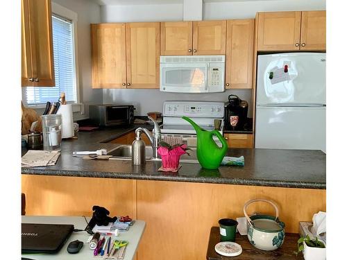 22-111 20Th St, Courtenay, BC - Indoor Photo Showing Kitchen