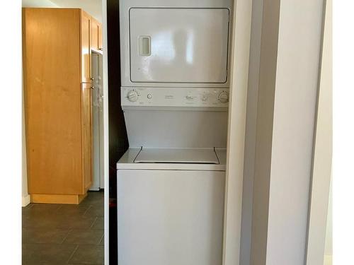 22-111 20Th St, Courtenay, BC - Indoor Photo Showing Laundry Room