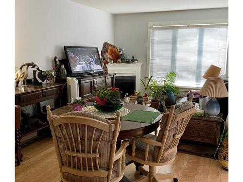 22-111 20Th St, Courtenay, BC - Indoor Photo Showing Dining Room