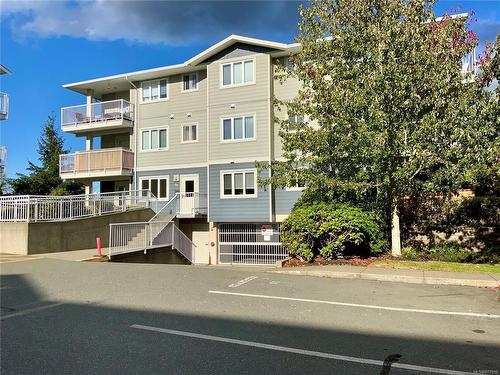 22-111 20Th St, Courtenay, BC - Outdoor With Facade