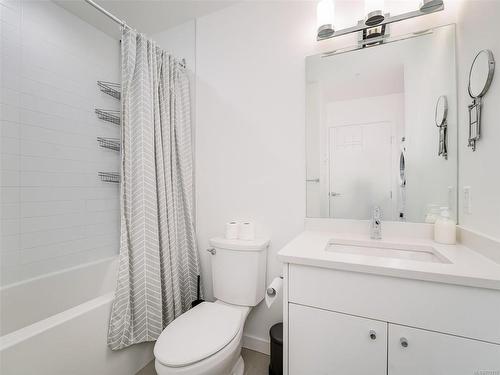 318-767 Tyee Rd, Victoria, BC - Indoor Photo Showing Bathroom