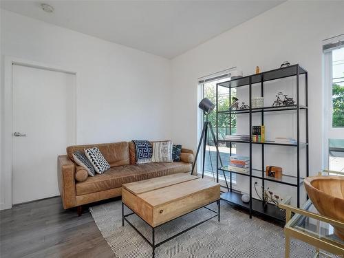 318-767 Tyee Rd, Victoria, BC - Indoor Photo Showing Living Room