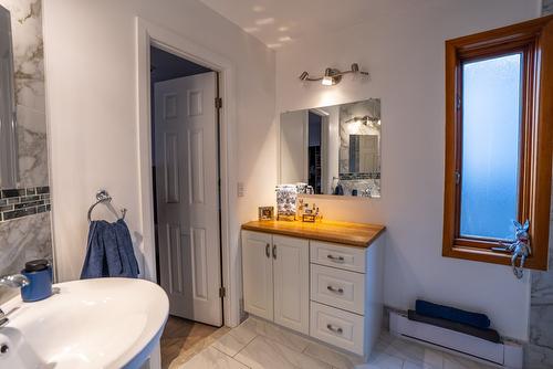 Bathroom - 1950 Boul. Leblanc, Laval (Duvernay), QC - Indoor Photo Showing Bathroom