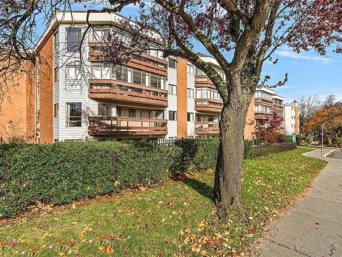 105-1560 Hillside Ave, Victoria, BC - Outdoor