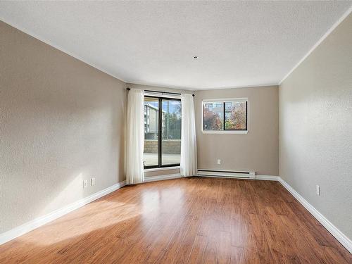 105-1560 Hillside Ave, Victoria, BC - Indoor Photo Showing Kitchen With Double Sink