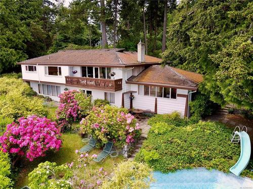 2320 Arbutus Rd, Saanich, BC 