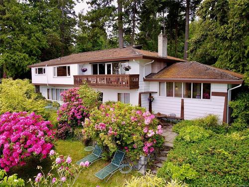 2320 Arbutus Rd, Saanich, BC 