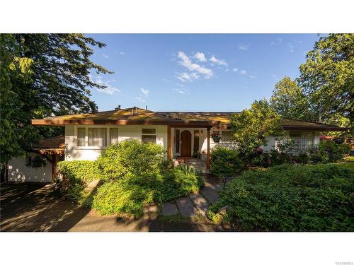 2320 Arbutus Rd, Saanich, BC 