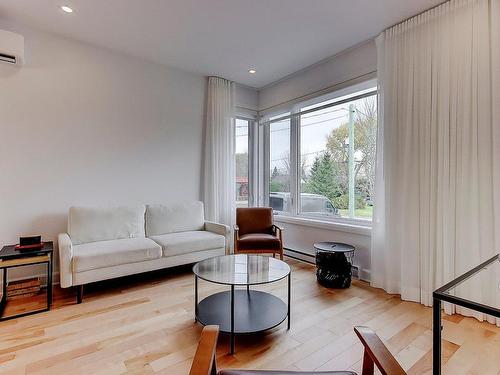 Living room - 51 Rue Genest, Saint-Jean-Sur-Richelieu, QC - Indoor Photo Showing Living Room