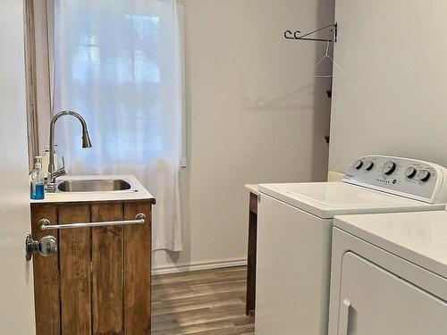 Laundry room - 28 Rue Principale N., Saint-Bruno-De-Guigues, QC - Indoor Photo Showing Laundry Room