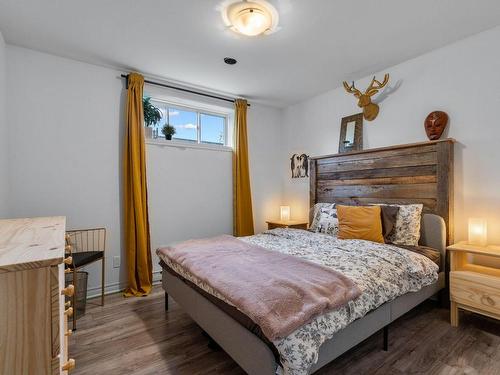 Chambre Ã Â coucher - 21 8E Avenue, Beauharnois, QC - Indoor Photo Showing Bedroom