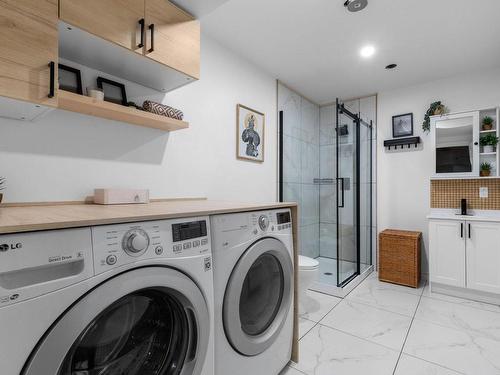 Salle de lavage - 21 8E Avenue, Beauharnois, QC - Indoor Photo Showing Laundry Room