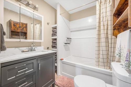 1605 29 Street, Vernon, BC - Indoor Photo Showing Bathroom