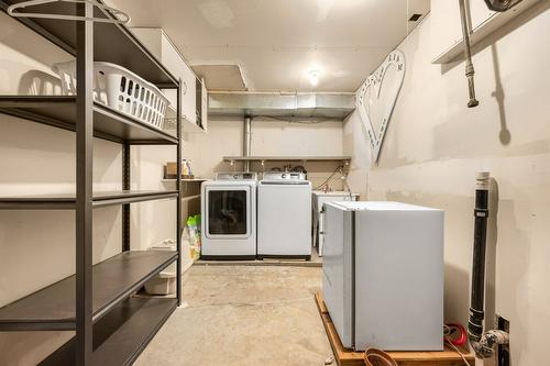 1605 29 Street, Vernon, BC - Indoor Photo Showing Laundry Room