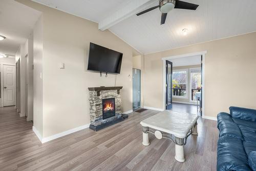 1605 29 Street, Vernon, BC - Indoor Photo Showing Living Room With Fireplace