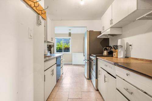 1605 29 Street, Vernon, BC - Indoor Photo Showing Kitchen