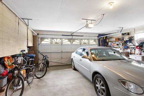 23-1201 Cameron Avenue, Kelowna, BC - Indoor Photo Showing Garage